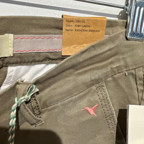 Grane Jeans Women's Army Green Frayed Khaki Capri Pants Size 3 NWT - Picture 7 of 7